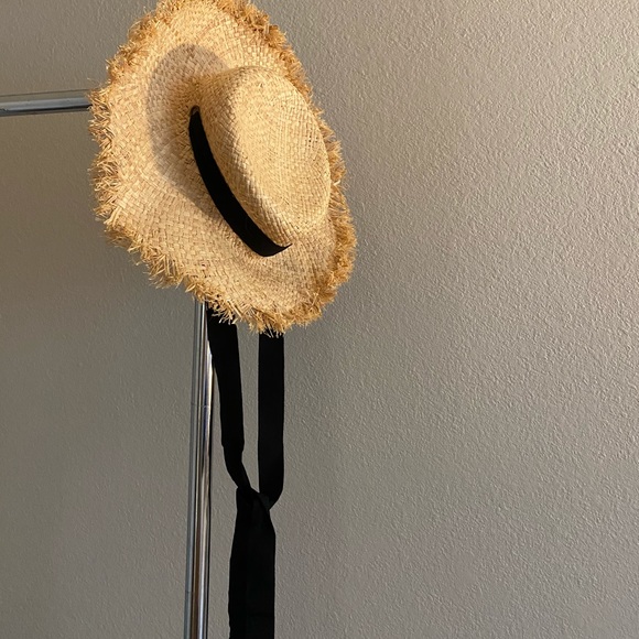 Brimmed Beach Hat With Tie - Picture 2 of 2